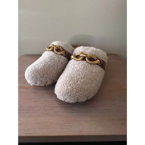 Tory Burch Shearling Clogs Women’s Size 9 Jessa Mules Tan Beige Gold Chain Shoes - Picture 3 of 15